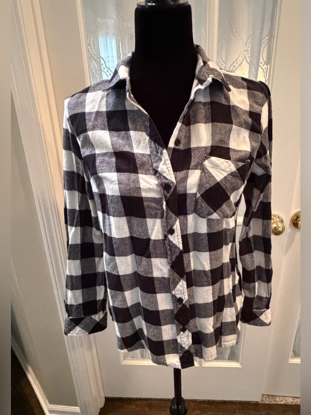 Kut from the Kloth Black and White Plaid Women’s Button-Down Shirt size small